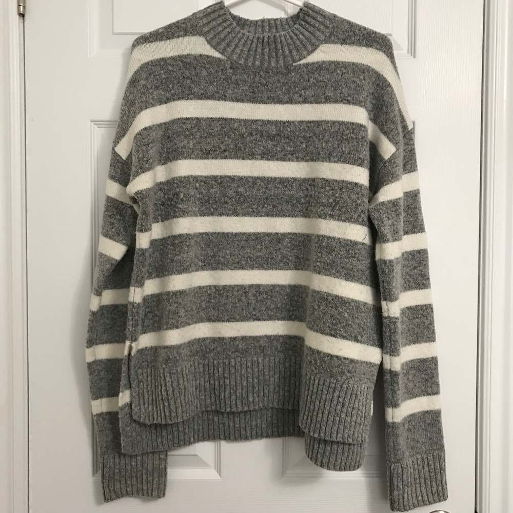 FOREVER 21 Contemporary Stripe Crew Neck Sweater Top L Long Sleeve Grey White